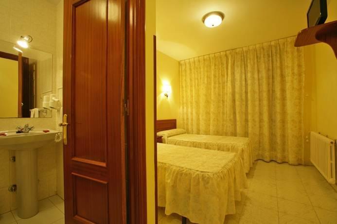 Hotel Monte Y Mar Colunga Kamer foto