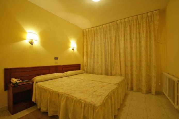 Hotel Monte Y Mar Colunga Kamer foto